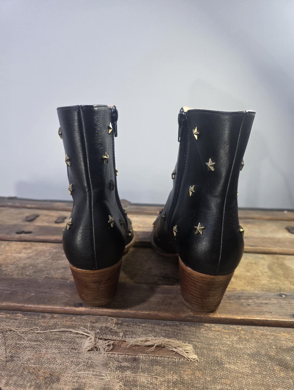 Oasis Society Audrie Star Studded Western Side Zip Vegan Leather Booties. 6.5 - Picture 10 of 12